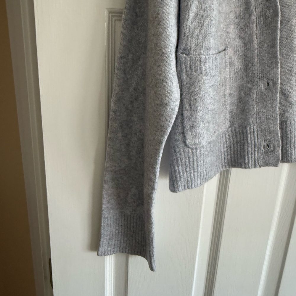Abercrombie & Fitch Light Gray Women's Cardigan - Picture 4 of 4